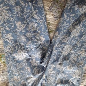 16W blue and white tropical print Capris